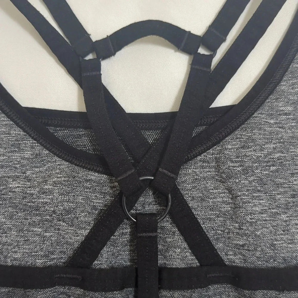 Gymshark Adapt Mark Seamless Sports Bra, Color Gray/Black Size M - Picture 10 of 14